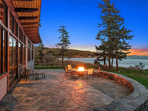 489 Arbutus Spur, Sidney Island, BC V8M 1R3