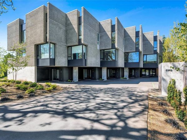 2910 Shelbourne St , Unit 2, Victoria, BC V8R 4M6