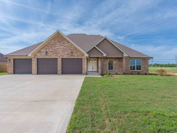 182 Wynchase Dr, Muscle Shoals, AL