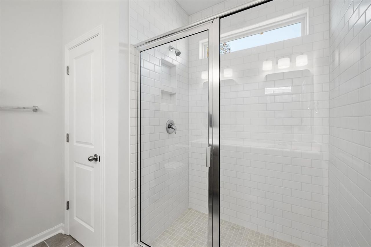 456 Eagleview Drive Photo 13