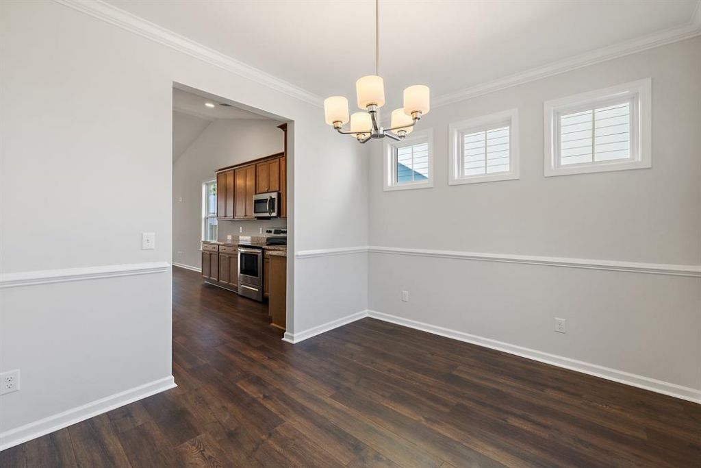 456 Eagleview Drive Photo 4