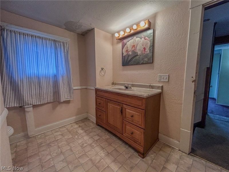 600 Robinette Court, Akron, OH 44310 Photo 26