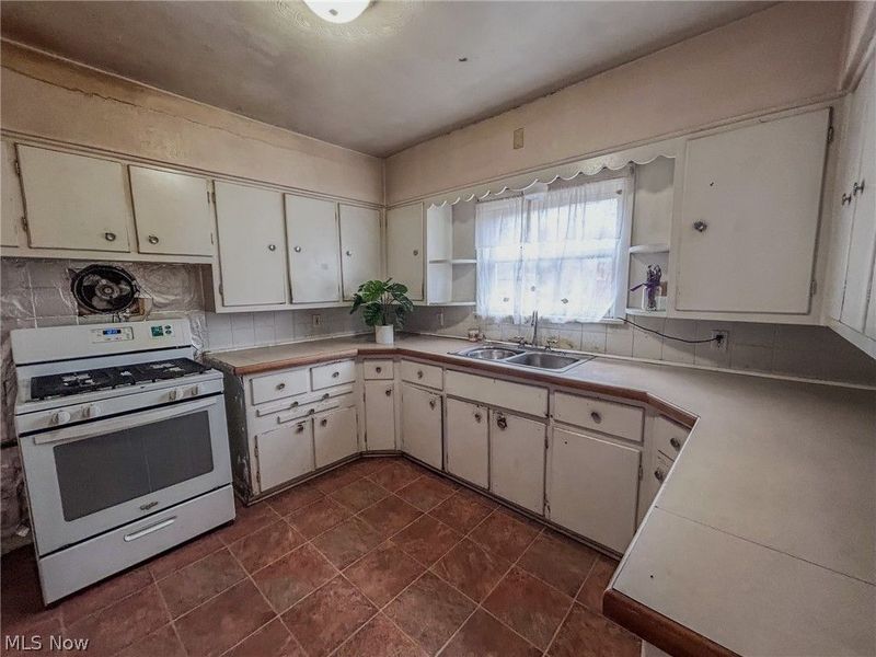 600 Robinette Court, Akron, OH 44310 Photo 4