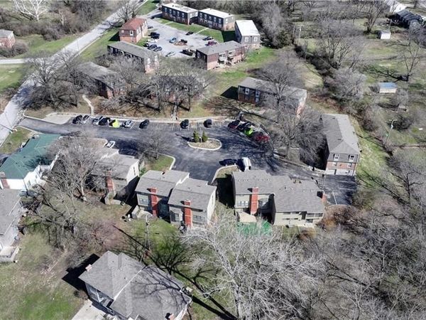 8627 Countryshire Lane, Kansas City, MO 64138