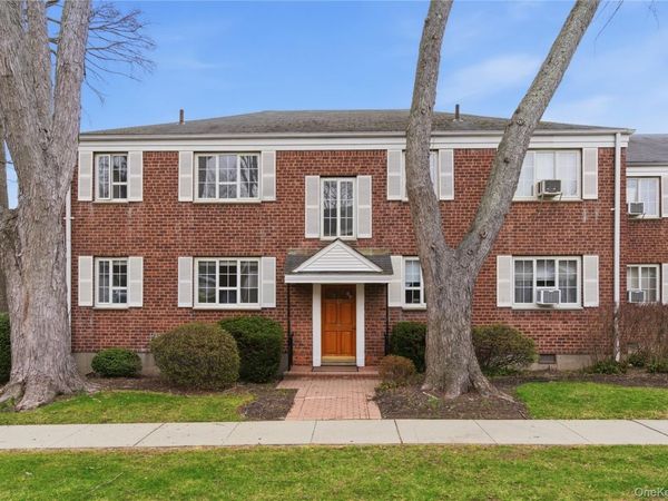 22 Nathan Hale Drive, Unit 80A, Huntington, NY 11743