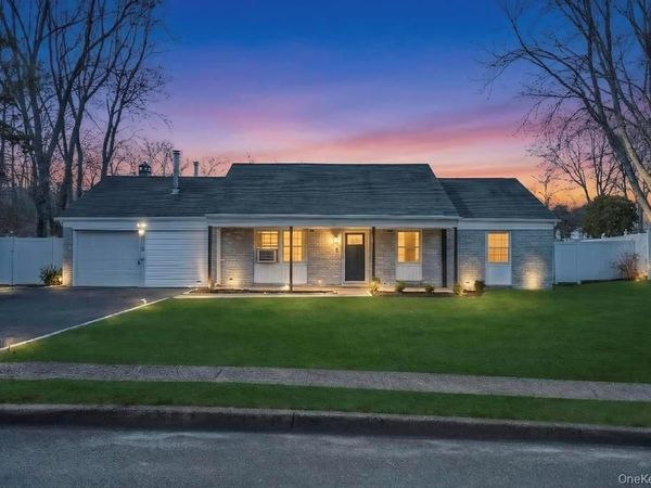 22 Tinder Lane, Lake Grove, NY 11755