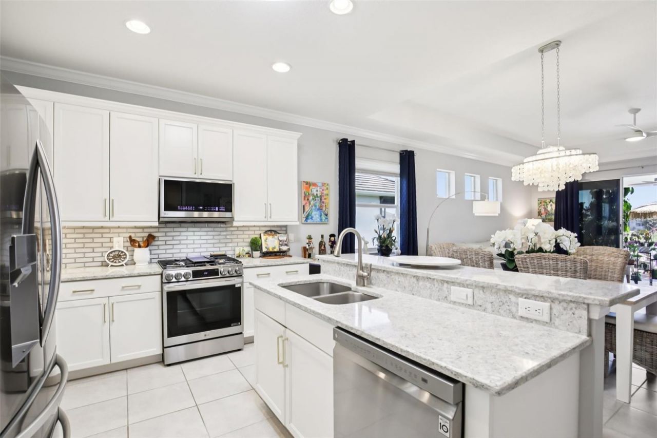 2946 Trustee Avenue , Sarasota, FL 34243 Photo