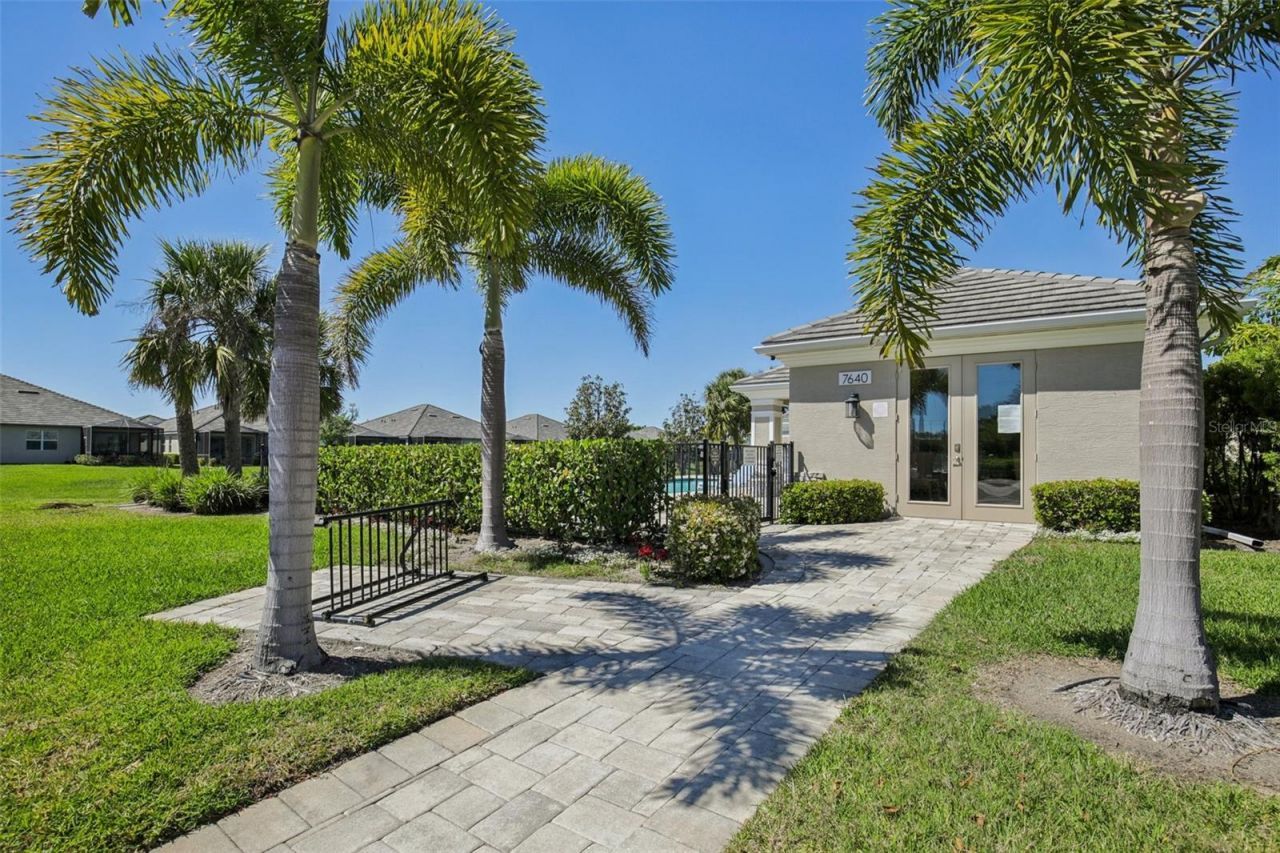 2946 Trustee Avenue , Sarasota, FL 34243 Photo