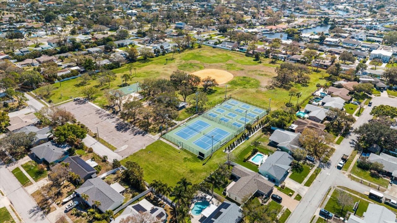 5730 16th Lane Ne, Saint Petersburg, FL 33703 Photo