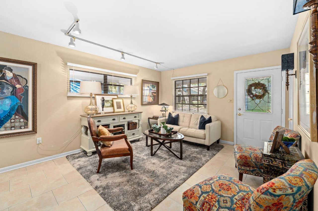 4606 S Esperanza Avenue, Tampa, FL 33611 Photo