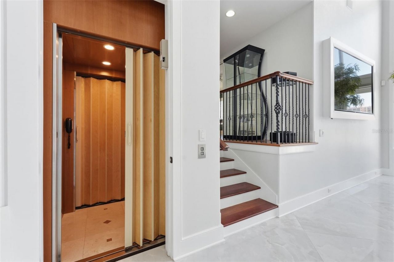 42 Midway Island, Clearwater, FL 33767 Photo