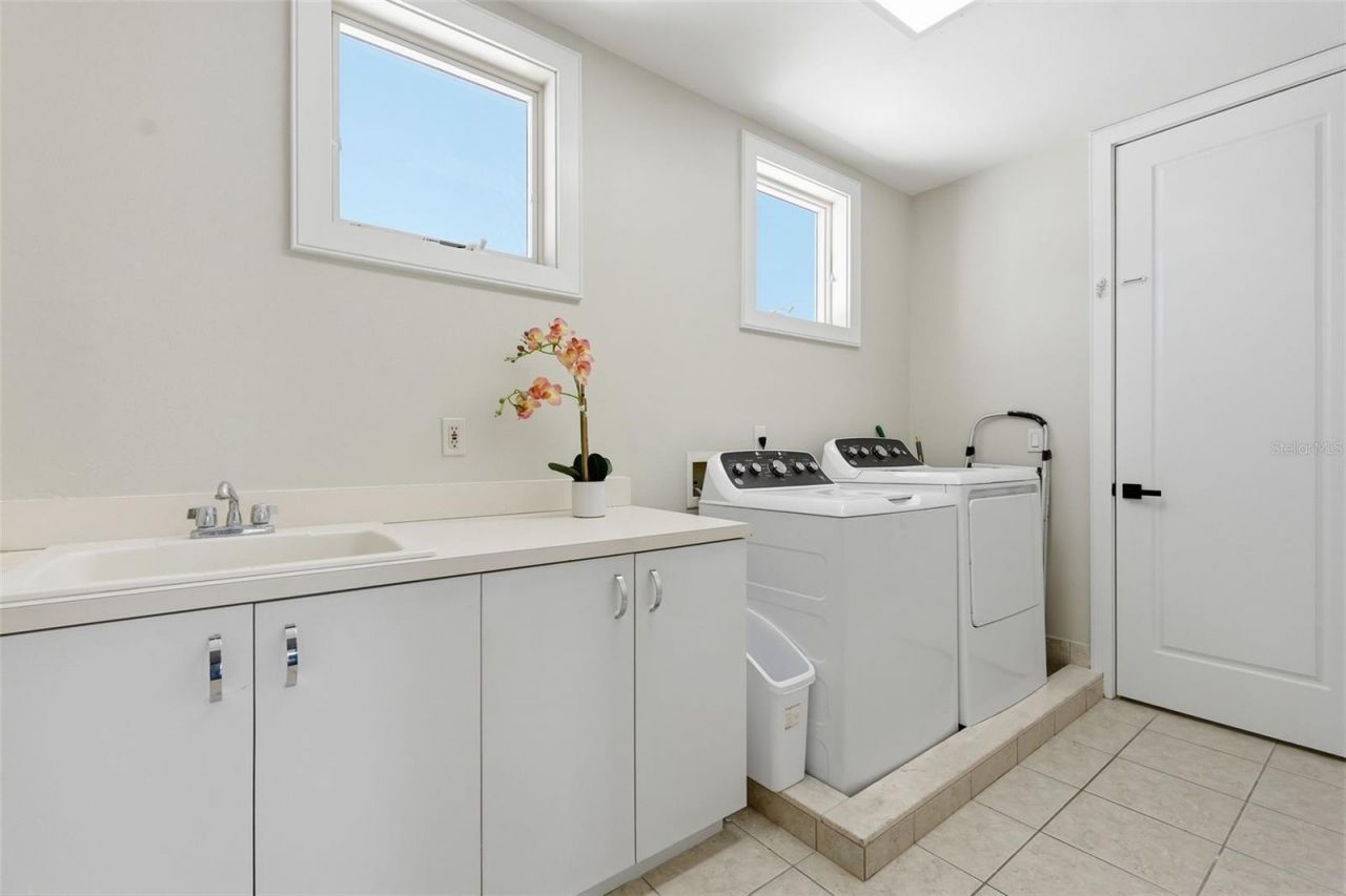 42 Midway Island, Clearwater, FL 33767 Photo