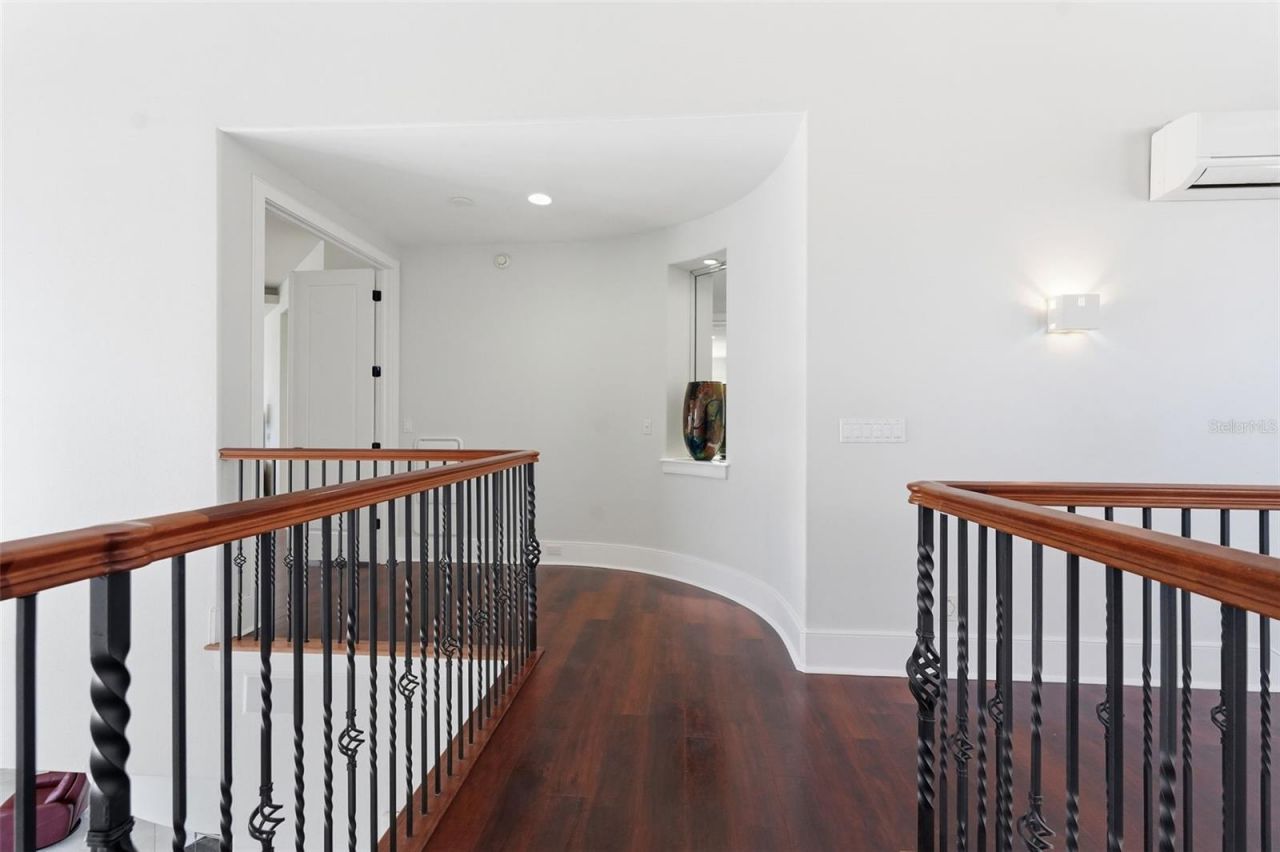 42 Midway Island, Clearwater, FL 33767 Photo