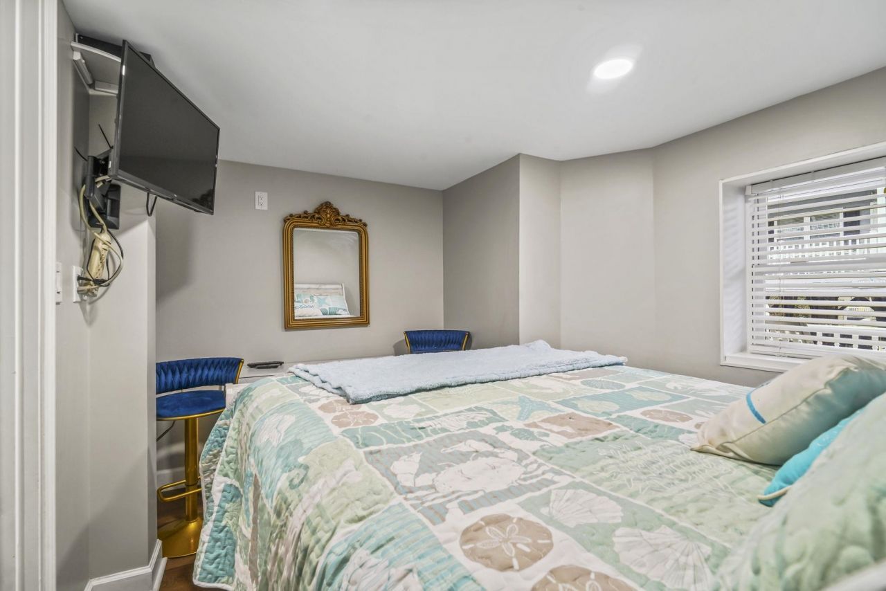 6001-1364 South Kings Hwy. Photo 12