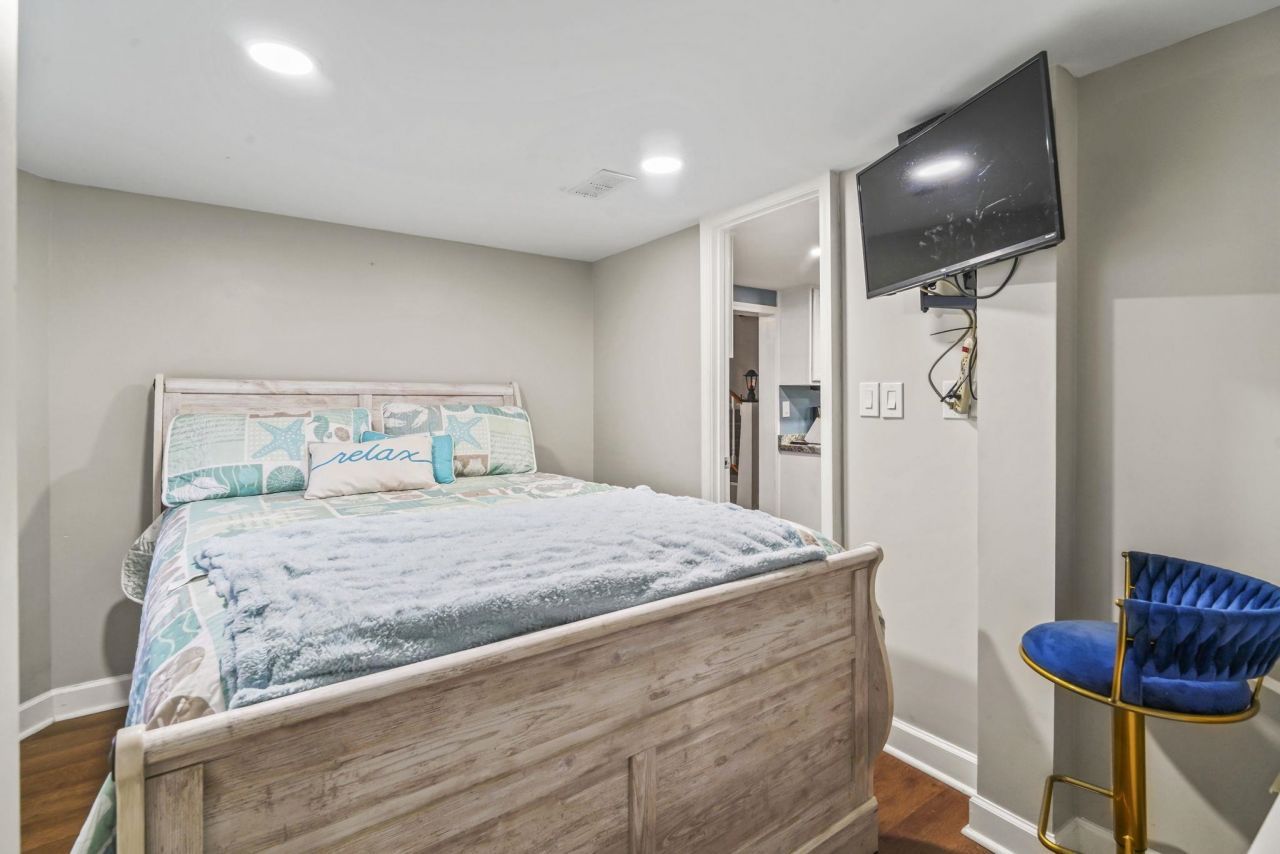 6001-1364 South Kings Hwy. Photo 13