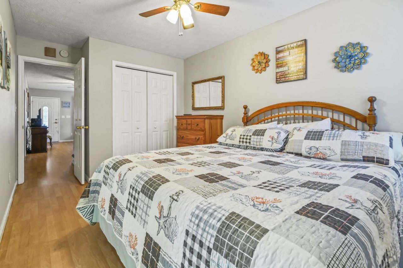 6001-1364 South Kings Hwy. Photo 16