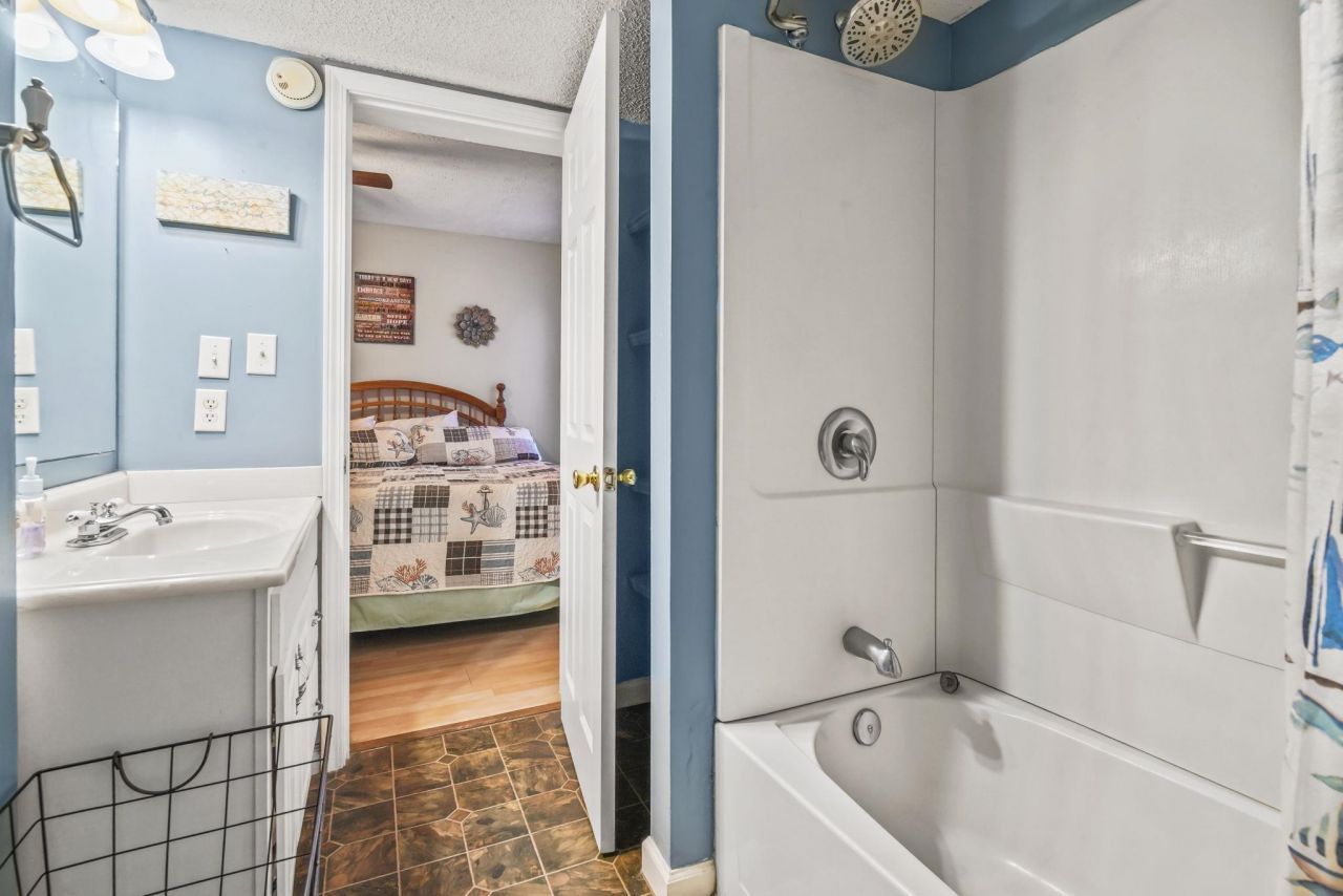 6001-1364 South Kings Hwy. Photo 18