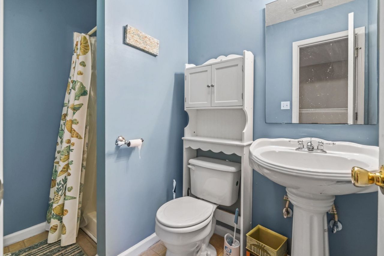 6001-1364 South Kings Hwy. Photo 21