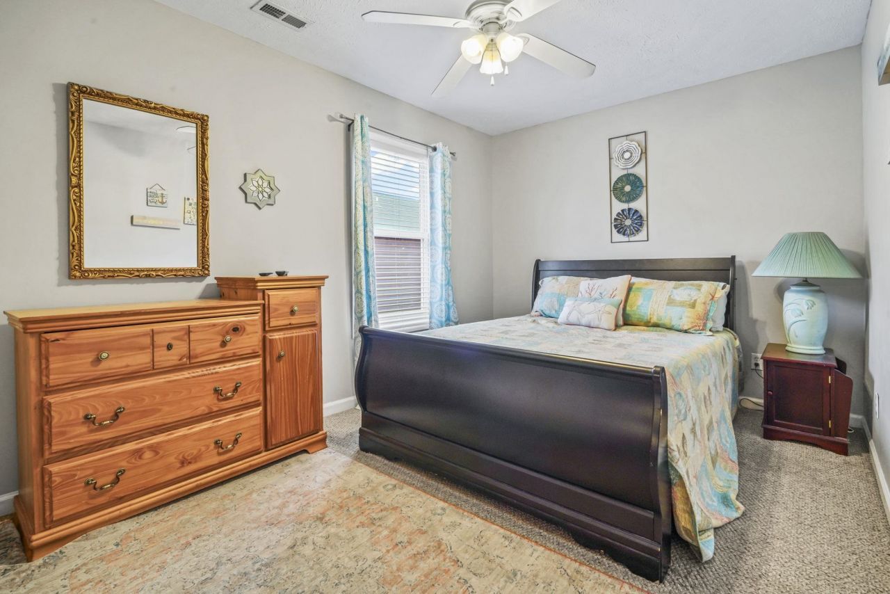 6001-1364 South Kings Hwy. Photo 22