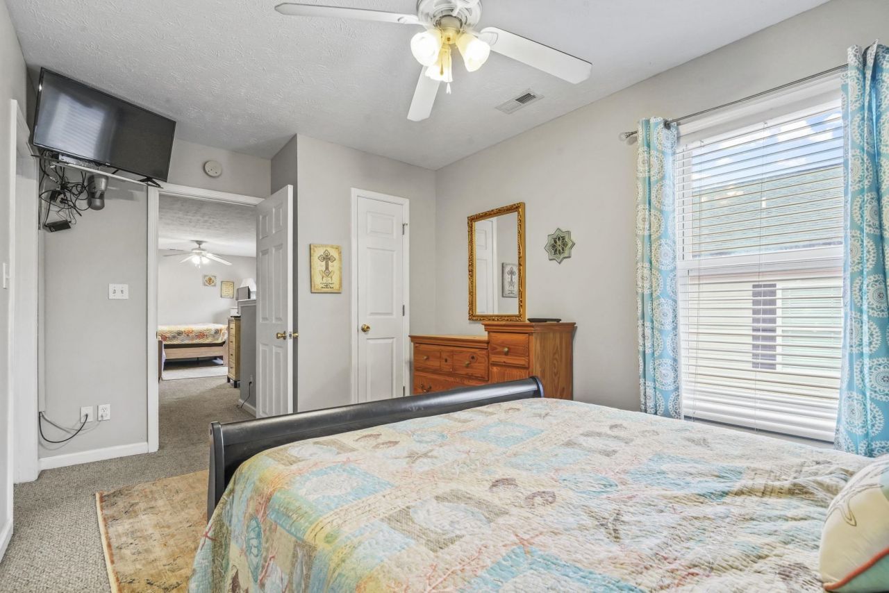 6001-1364 South Kings Hwy. Photo 23