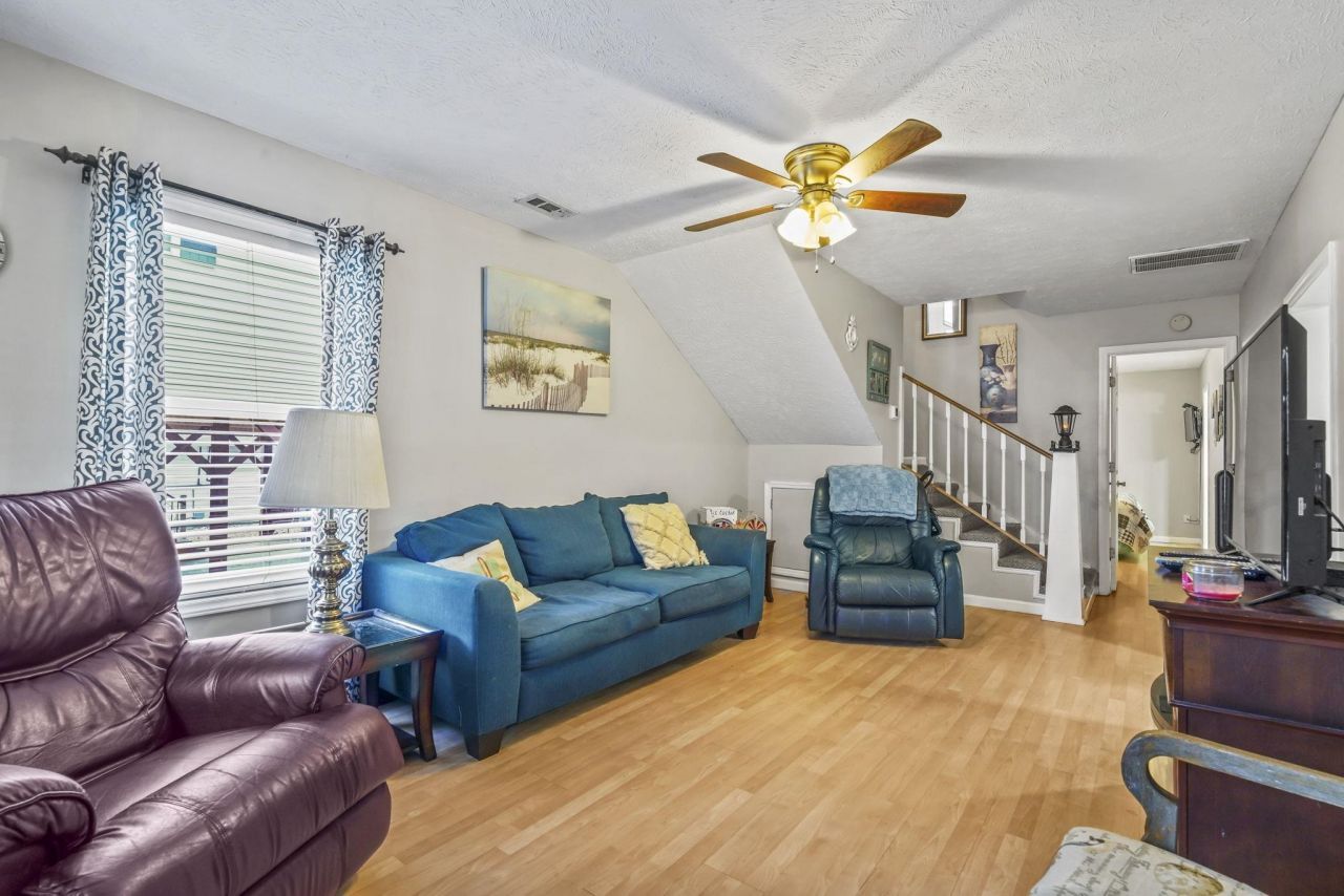 6001-1364 South Kings Hwy. Photo 4