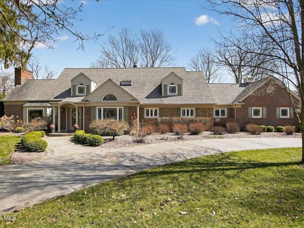 2548 Talmadge Road, Ottawa Hills, OH 43606