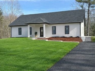 16 Smith Hanson Rd, North Brookfield, MA 01535