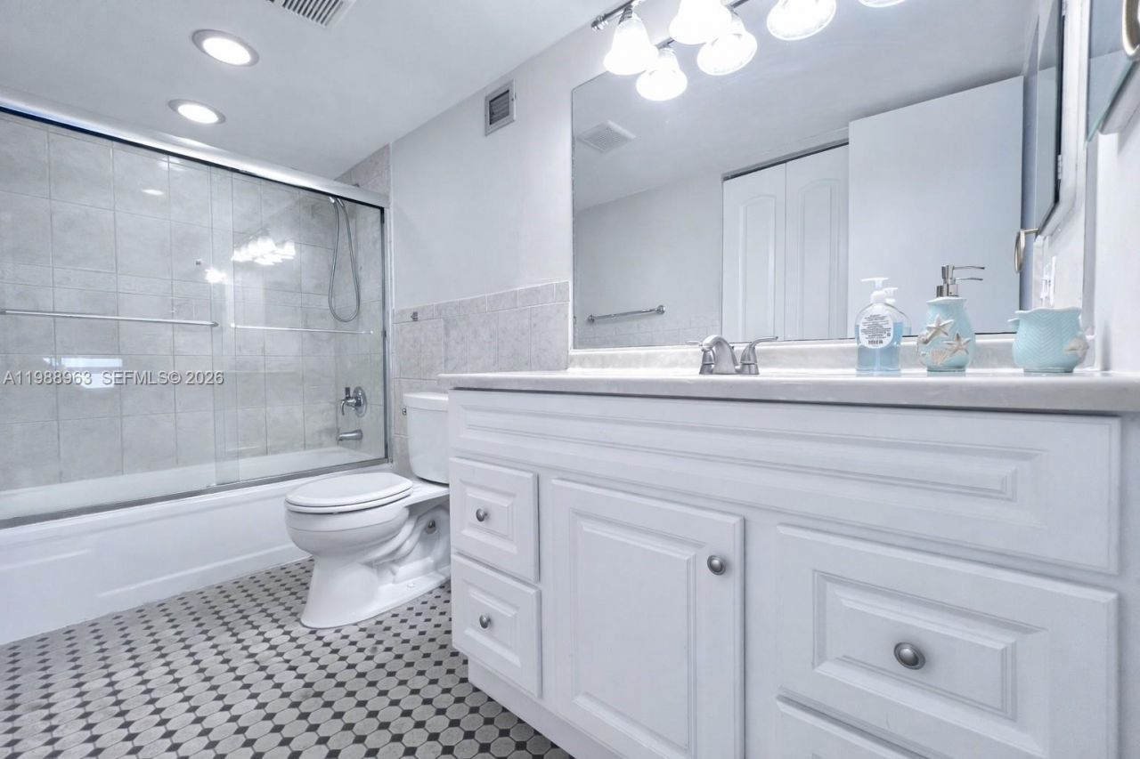 600 NE 36th St, Unit 1502, Miami, FL 33137 Photo