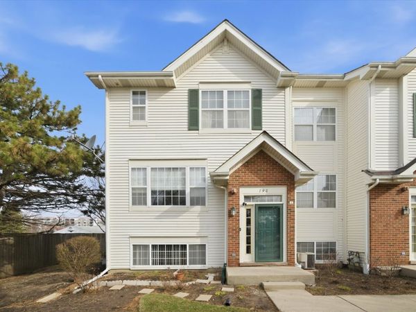 798 River Walk Drive, Wheeling, IL 60090