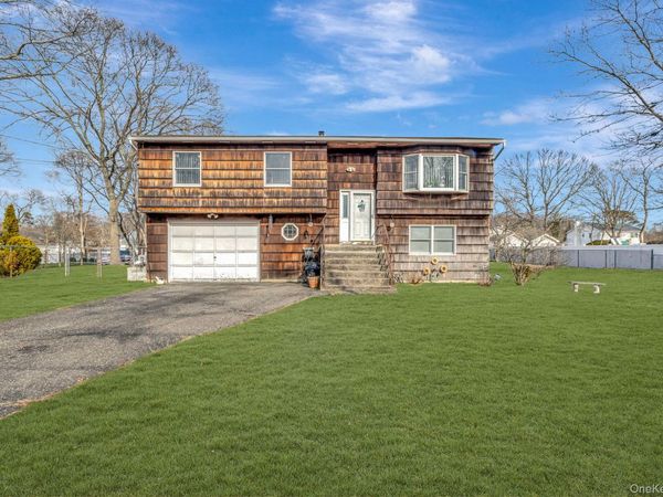 191 Hawthorne Street , Mastic, NY 11950