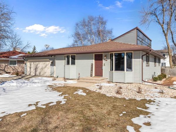 1800 S KASPER DRIVE, Appleton, WI 54914