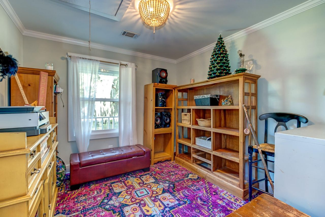 445 Dupre Road Photo 10