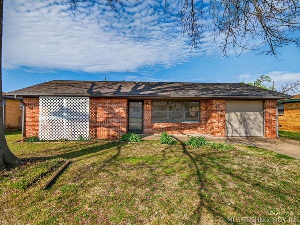 429 NE Elmhurst Avenue , Bartlesville, OK 74006