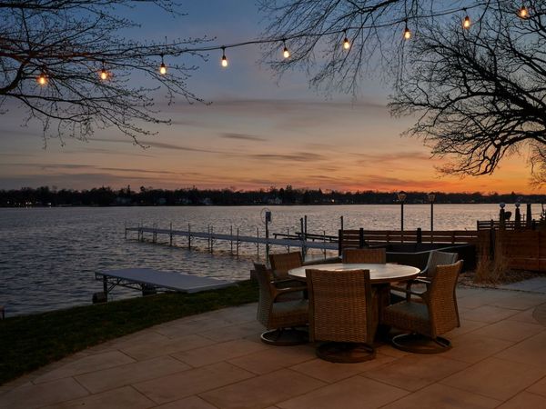 795 Oak Court, Crystal Lake, IL 60014