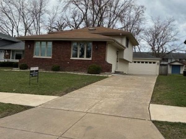 15842 Lavergne Avenue, Oak Forest, IL 60452