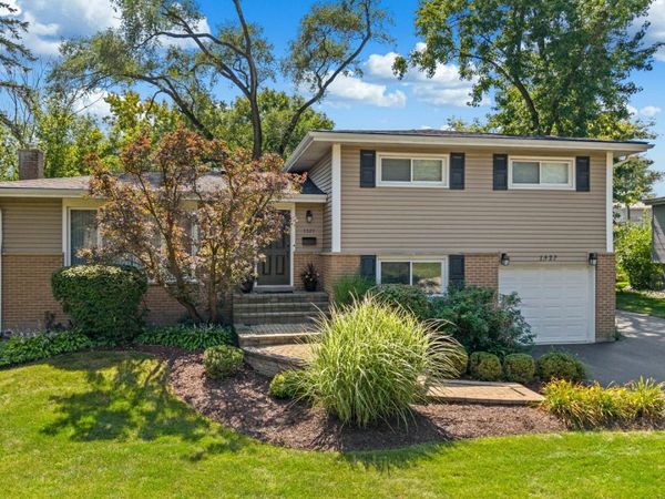 1327 Central Avenue , Deerfield, IL 60015