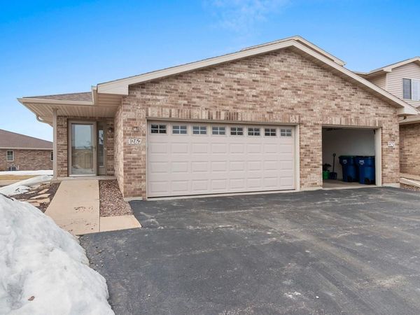 1267 POND VIEW CIRCLE, Unit 42, De Pere, WI 54115