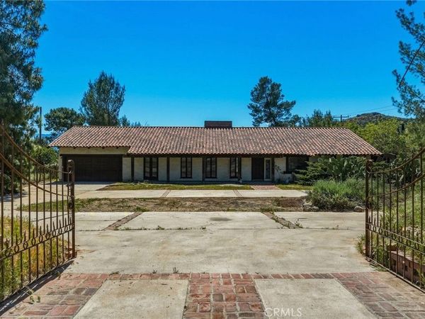 11560 Darling Road, Agua Dulce, CA 91390