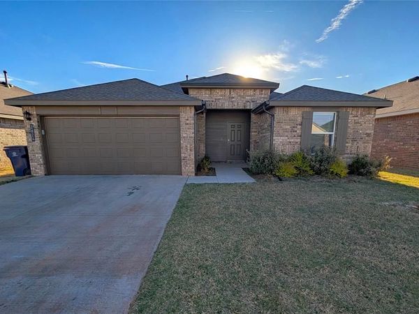 2824 Firefly Drive, Yukon, OK 73099
