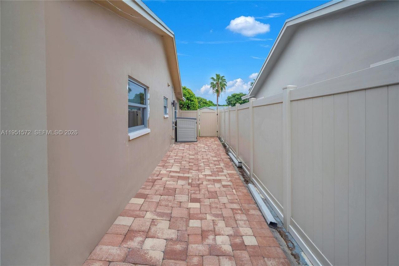 22599 SW 65th Avenue, Boca Raton, FL 33428 Photo