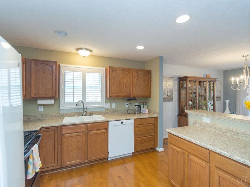 7633 Sandstone Trail, Hamilton Twp, OH 45039 Photo 7