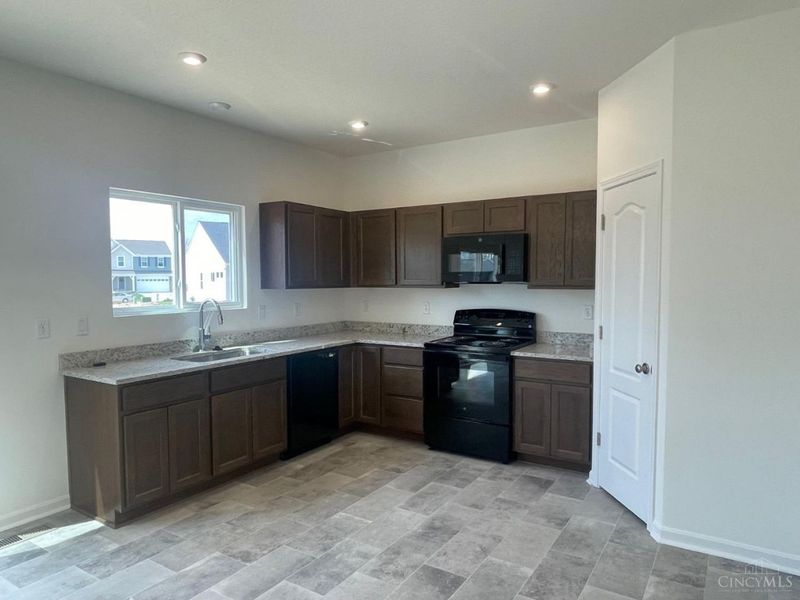 9009 Caprock Court, Harrison, OH 45030 Photo 10
