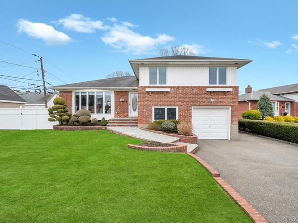 4 Brooks Street, Hicksville, NY 11801