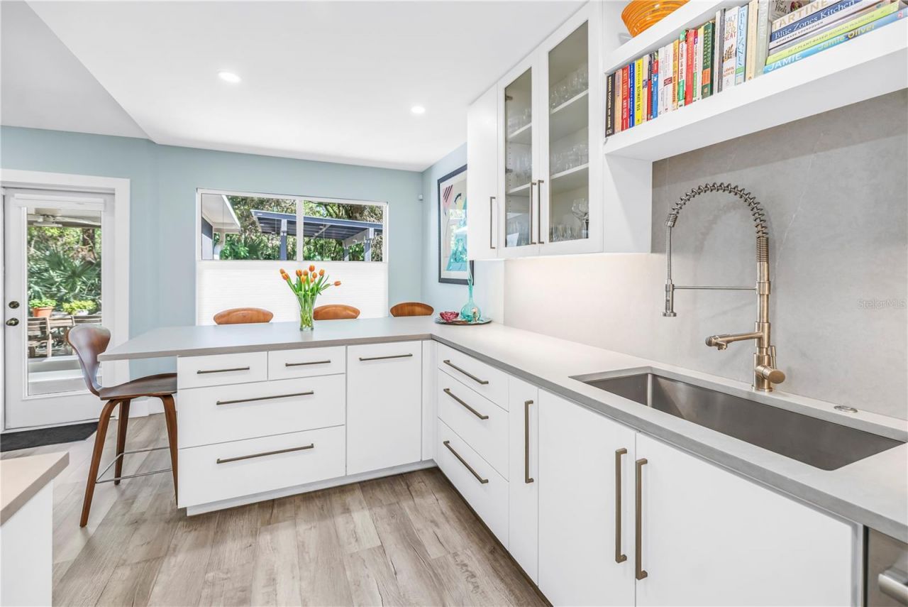 355 Red Cedar Court Ne, Saint Petersburg, FL 33703 Photo
