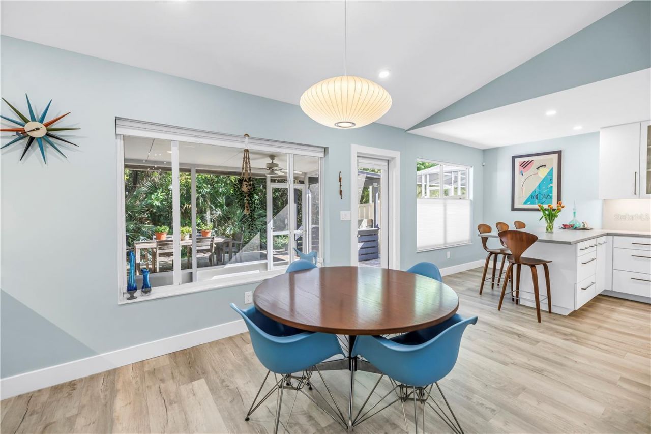 355 Red Cedar Court Ne, Saint Petersburg, FL 33703 Photo