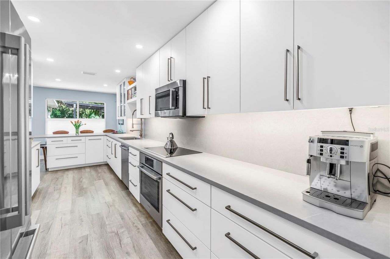 355 Red Cedar Court Ne, Saint Petersburg, FL 33703 Photo