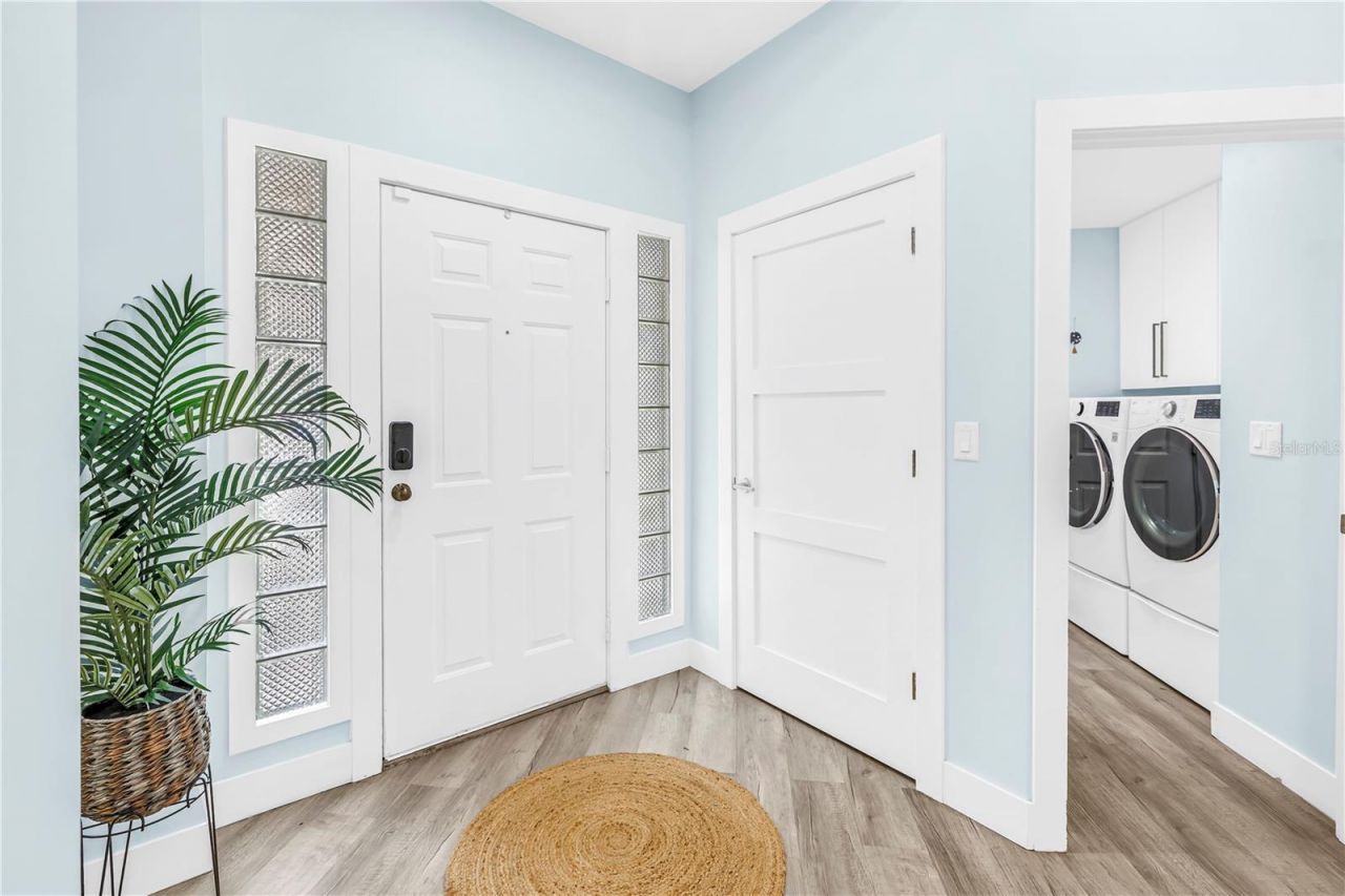 355 Red Cedar Court Ne, Saint Petersburg, FL 33703 Photo