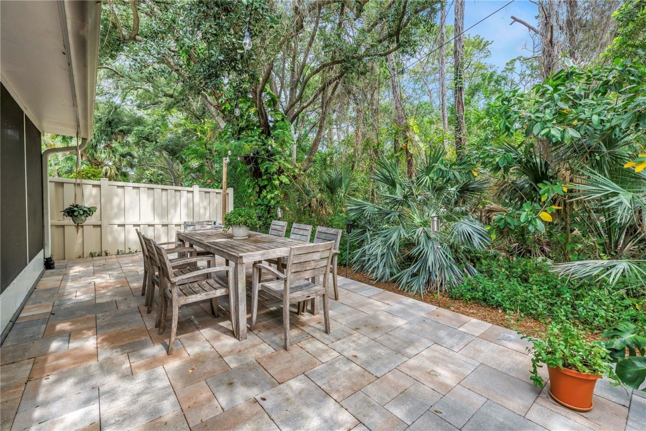 355 Red Cedar Court Ne, Saint Petersburg, FL 33703 Photo