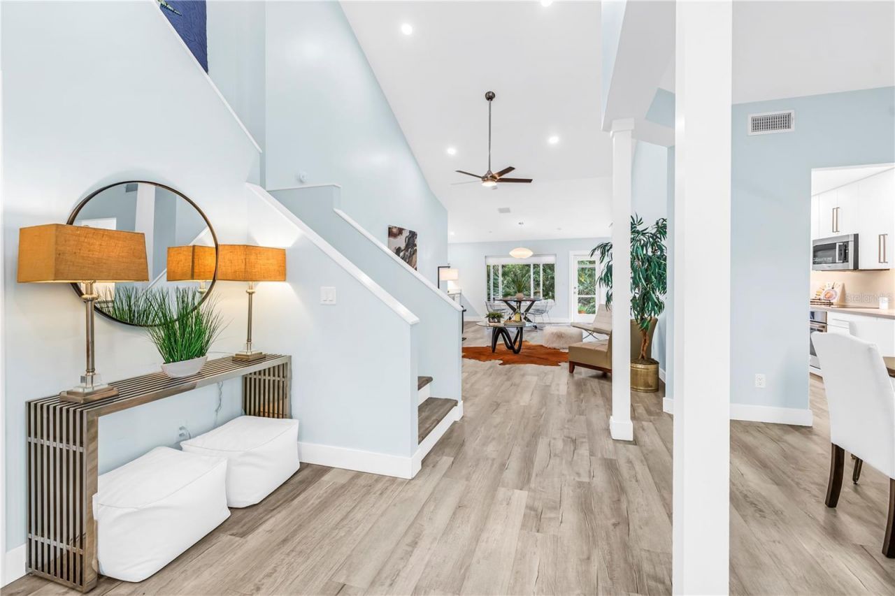 355 Red Cedar Court Ne, Saint Petersburg, FL 33703 Photo