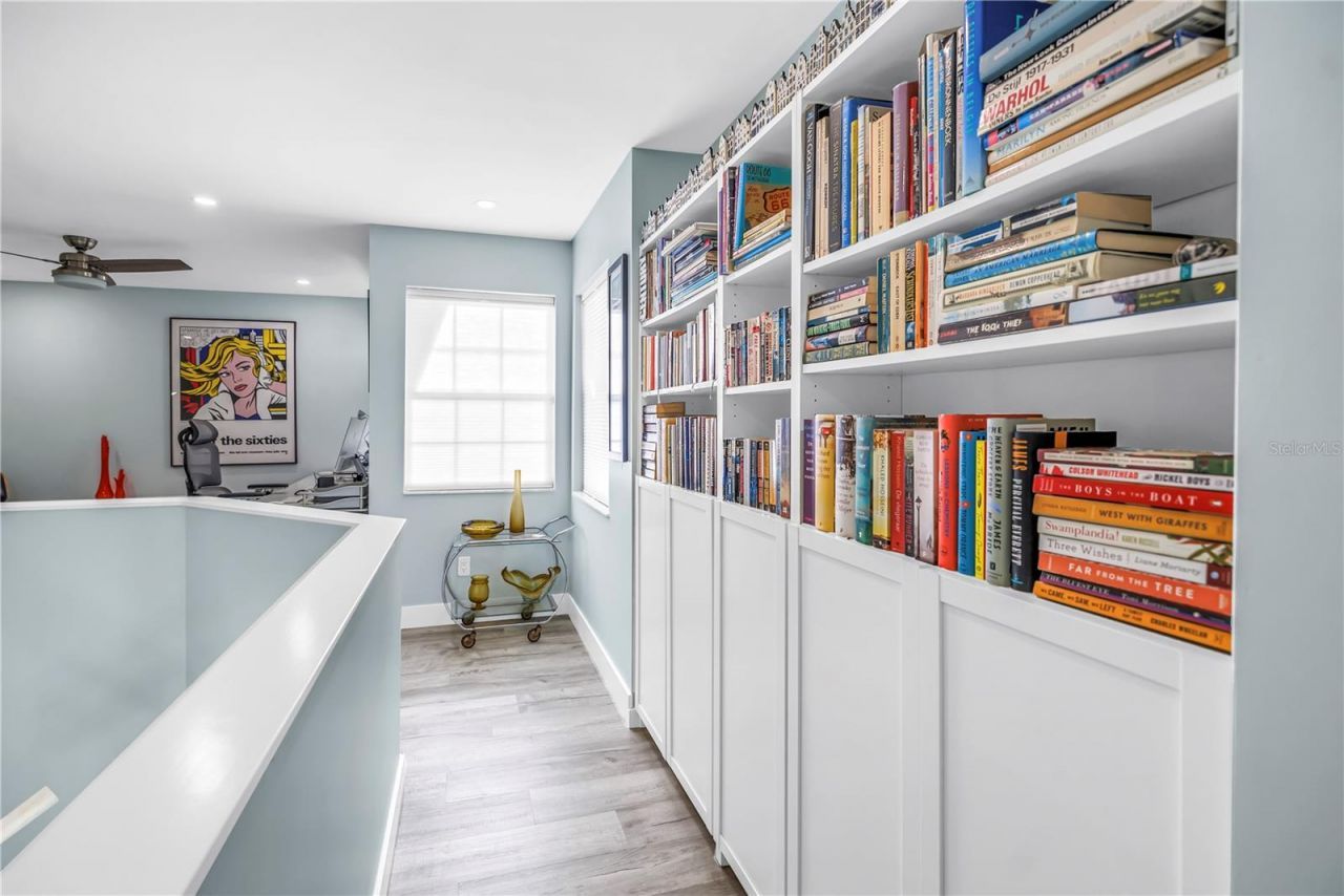 355 Red Cedar Court Ne, Saint Petersburg, FL 33703 Photo